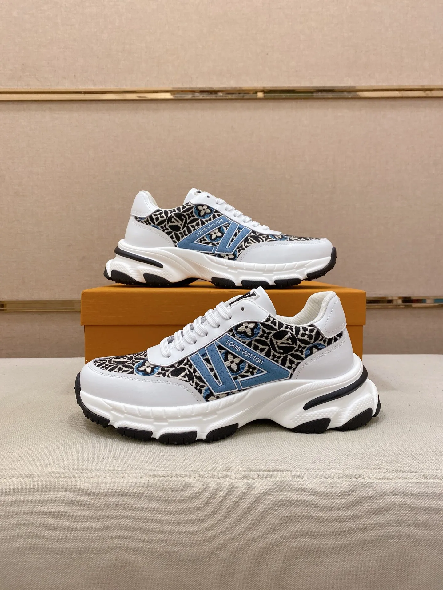 Men's shoes 442💰louis vuitton (Louis Vuitton/lv)🔍🔍The new counters are on sale at the same time. The uppers are imported from Italy. ⃣️Re-engraved🇮🇹💪💪, ⚠Sole: The original sole is specially provided by the original factory, the exclusive movable molded sole is super comfortable, ⚠Original and single goods 🔍high quality, you can enter and leave the counter at will, welcome to compare⚠. Code number: 38-44 (45/customized, non-refundable)